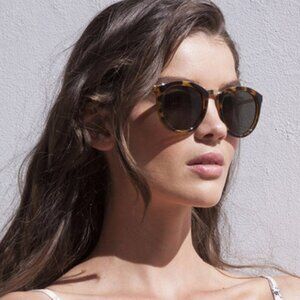 Le Specs No Smirking Milky Tort/Khaki Lenses